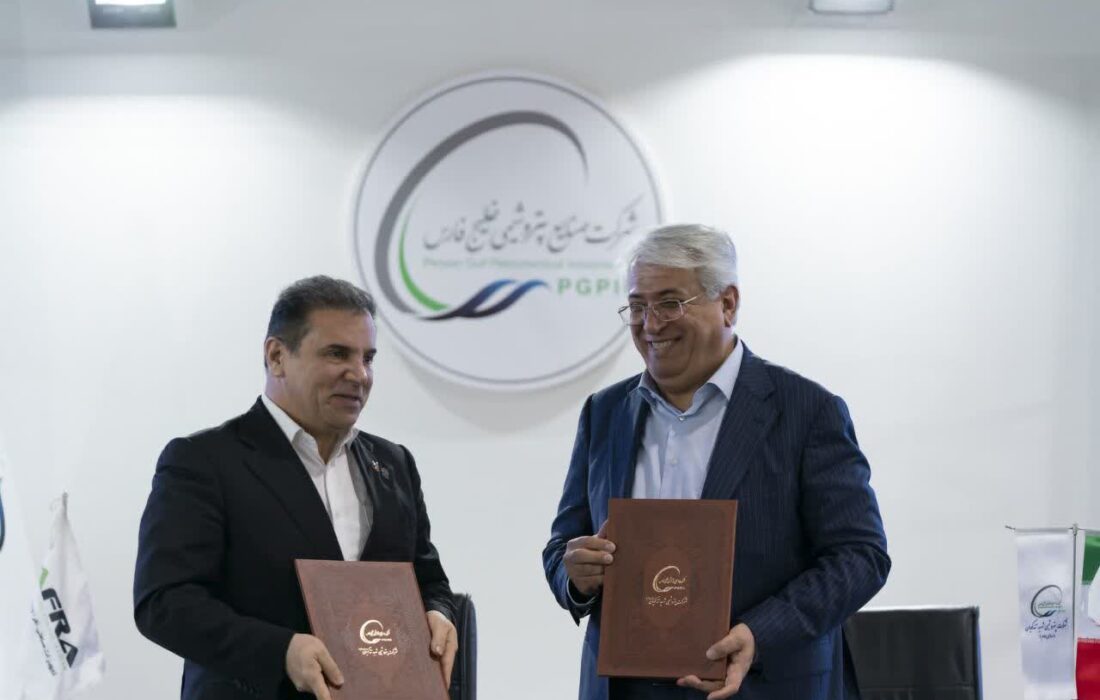 پتروشیمی شهید تندگویان، در حاشیه نمایشگاه ایران پتروکم، ساخت یک تجهیز بسته‌بندی را به شرکت ایرانی سپرد/ قرارداد طراحی و ساخت موبایل بیگ‌بگ با شرکت افراونداد ایرانیان امضا شد.