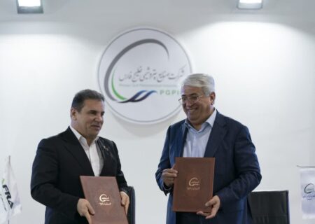 پتروشیمی شهید تندگویان، در حاشیه نمایشگاه ایران پتروکم، ساخت یک تجهیز بسته‌بندی را به شرکت ایرانی سپرد/ قرارداد طراحی و ساخت موبایل بیگ‌بگ با شرکت افراونداد ایرانیان امضا شد.