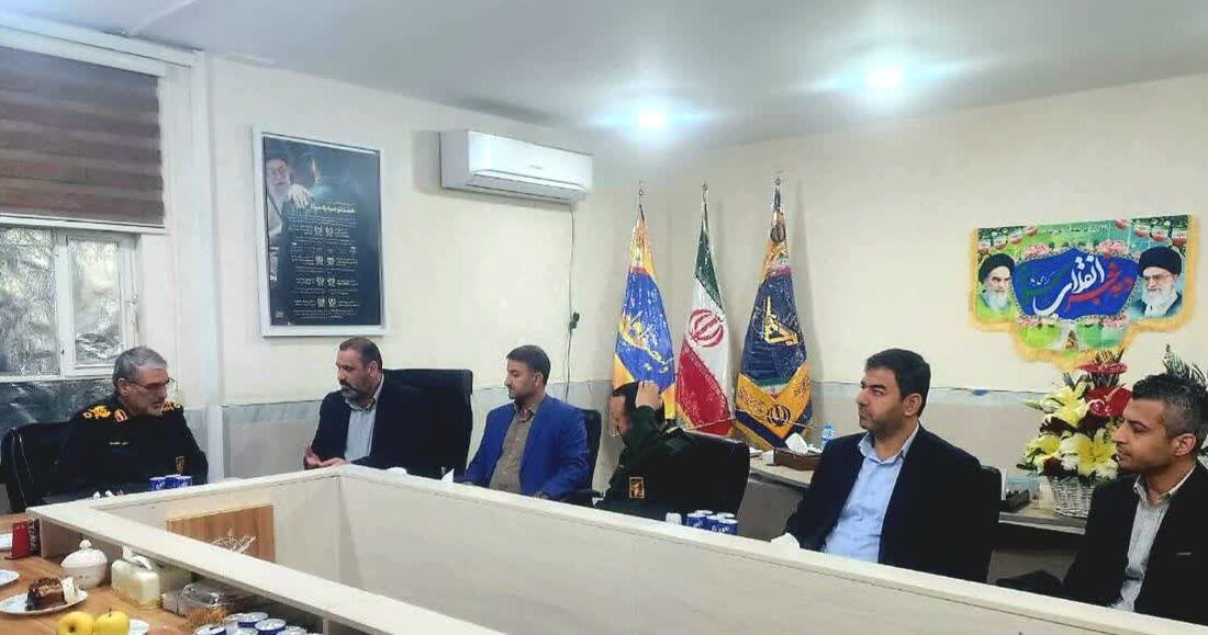 دیدار مدیرکل نوسازی مدارس خوزستان با فرمانده سپاه ولیعصر (عج) به مناسبت روز پاسدار