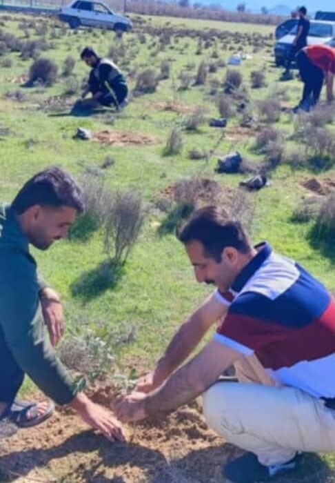 ۹۰۰ اصله نهال روز جمعه ۱۰ اسفند ماه در جریزه ساحلی کارون در منطقه مهرنان کاشته شد.