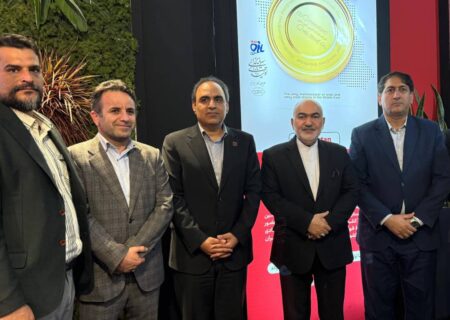 بازدید مقام عالی دولت در استان خوزستان از غرفه شرکت فولاد اکسین در نمایشگاه نفت،گاز،پالایش و پتروشیمی ۱۴۰۴