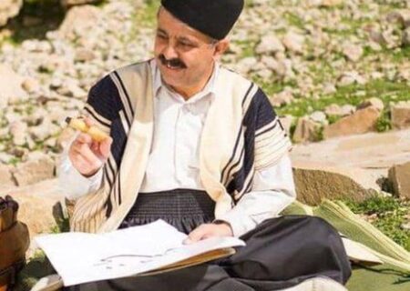 تجلیل از استاد غفور اسکندری سبزی از خوزستان احیاگر خط تعلیق در روز جهانی صنایع  دستی و نکوداشت هنرمندان برجسته کشور
