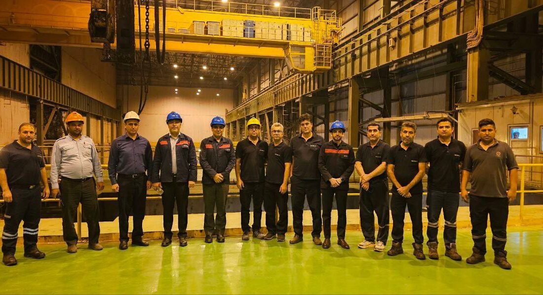 گفتوگوی صمیمانه مدیران ارشد فولاد اکسین با تلاشگران خط تولید؛ تمرکز بر تولید پایدار، مدیریت انرژی، روحیه خودباوری ملی و ایستادگی مثالزدنی در بحرانها