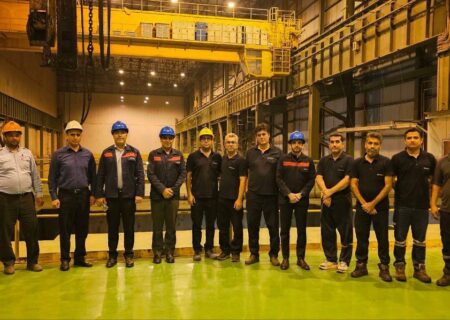 گفت‌وگوی صمیمانه مدیران ارشد فولاد اکسین با تلاشگران خط تولید؛ تمرکز بر تولید پایدار، مدیریت انرژی، روحیه خودباوری ملی و ایستادگی مثال‌زدنی در بحران‌ها