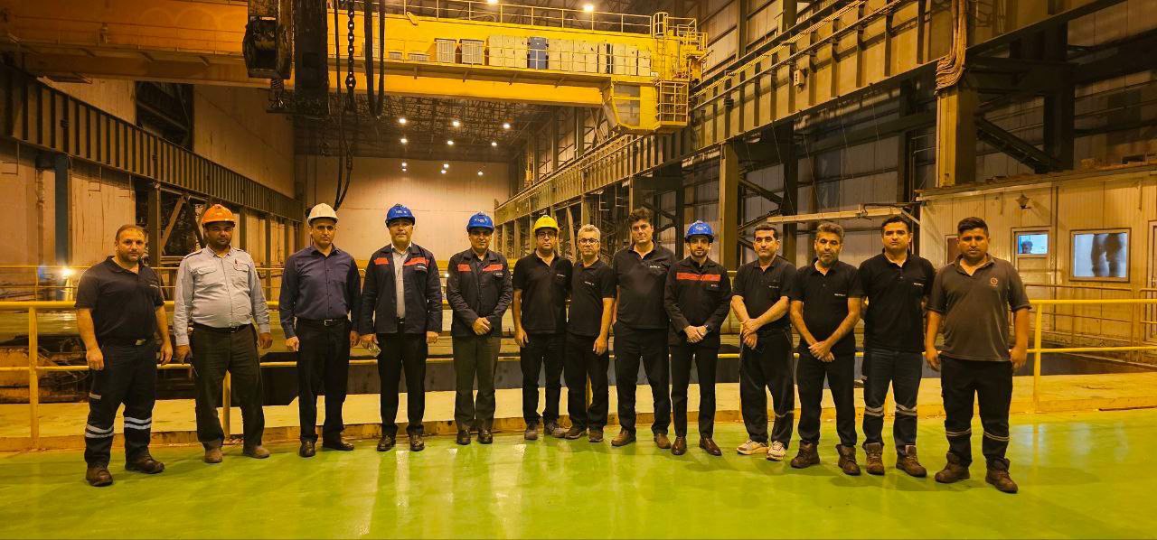 گفت‌وگوی صمیمانه مدیران ارشد فولاد اکسین با تلاشگران خط تولید؛ تمرکز بر تولید پایدار، مدیریت انرژی، روحیه خودباوری ملی و ایستادگی مثال‌زدنی در بحران‌ها