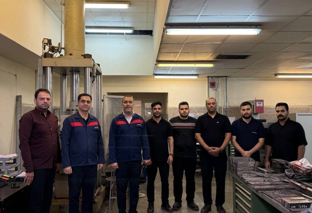 بازدید قائم‌مقام شرکت فولاد اکسین خوزستان از مجتمع آزمایشگاهی پیشرفته کنترل کیفیت