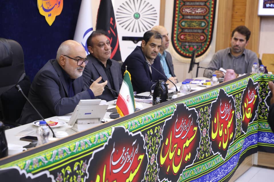 بانک حق ندارد برای اجرای مصوبات منتظر تهران بماند؛ یا در مسیر توسعه استان حرکت کند، یا کنار گذاشته می‌شود