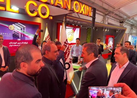 بازدید رئیس هیأت عامل ایمیدرو از غرفه فولاد اکسین خوزستان