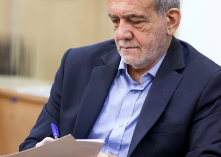 انتقاد شدید از انتصاب‌های قوم‌گرایانه در خوزستان؛ مردم در انتظار تحقق وعده‌های عدالت‌خواهانه رئیس‌جمهور