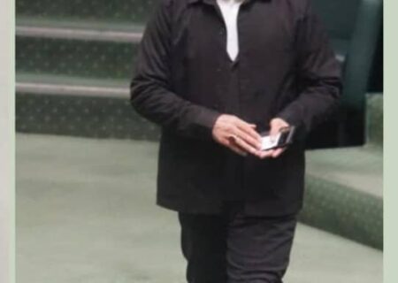 قدردانی هیأت رئیسه مجلس از دکتر فرشاد ابراهیم‌پور به پاس تعهد و حضور منظم در جلسات علنی و کمیسیون تخصصی