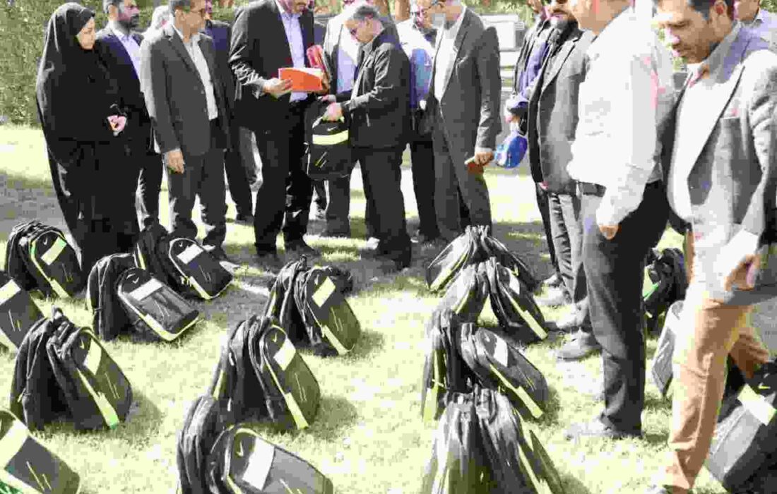 توزیع ۴۰۰۰ بسته نوشتافزار در مناطق همجوار تأسیسات شرکت بهرهبرداری نفت و گاز کارون