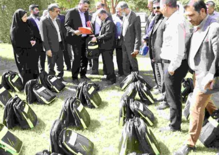 توزیع ۴۰۰۰ بسته نوشت‌افزار در مناطق همجوار تأسیسات شرکت بهره‌برداری نفت و گاز کارون