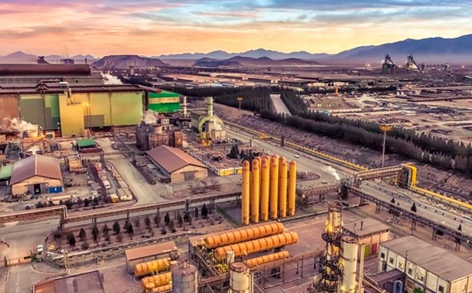 کارنامه درخشان فولاد خوزستان در مسئولیتهای اجتماعی و چالشهای حوزه انرژی