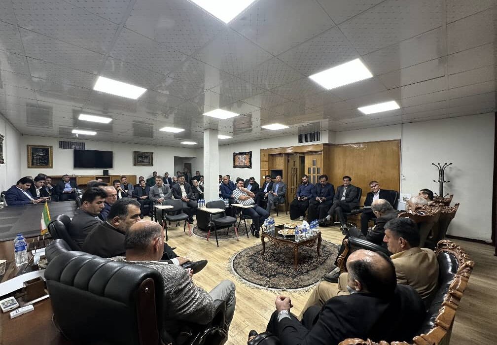 نشست نخبگان بختیاری خوزستان همزمان با سفر معاون رئیسجمهور؛ تأکید بر توسعه متوازن و پرهیز از قومگرایی