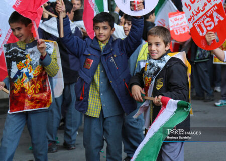 ملت ایران همچنان بر شعار «هیهات من‌الذله» استوار است