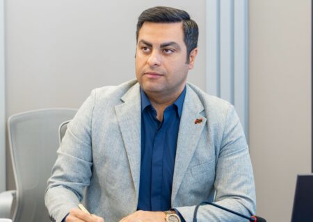 روزبه احمدی رئیس روابط عمومی و امور بین‌الملل گروه توسعه پتروایران شد