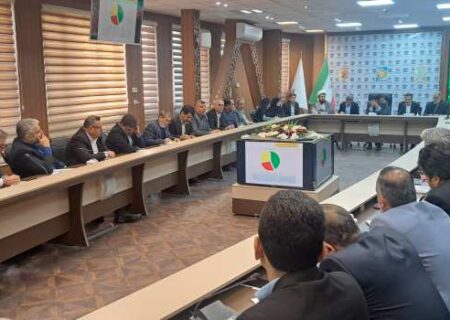 توسعه عدالت آموزشی و نصیب برابر آموزشی از مسیر توجه ویژه به مدرسه می گذرد/نهضت توسعه عدالت در فضاهای آموزشی اولویت اصلی رئیس جمهور است/هم افزایی و همگرایی در فعالیت ها و برنامه ها مهمترین راهبرد برون رفت از چالش‌های تعلیم و تربیت است/فرهنگیان ثقل جامعه هستند/مهمترین گروه مرجع در جامعه معلمان هستند