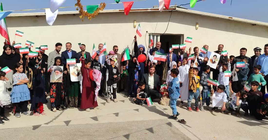 طنین زنگ انقلاب در مدارس عشایری هویزه؛ تجدید میثاق متولیان تعلیم و تربیت عشایر با آرمان‌های شهدا
