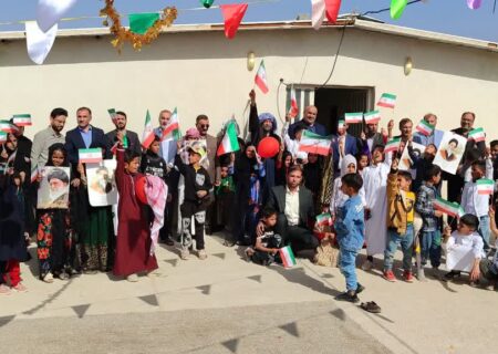 طنین زنگ انقلاب در مدارس عشایری هویزه؛ تجدید میثاق متولیان تعلیم و تربیت عشایر با آرمان‌های شهدا