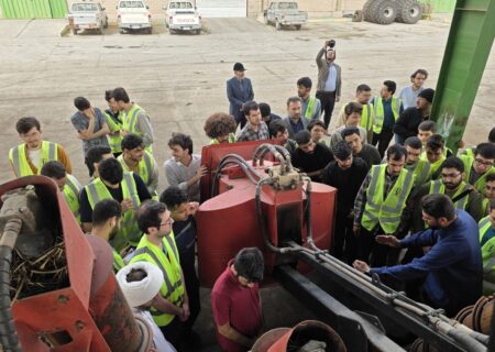 دانشجویان علم و صنعت تهران از دستاوردهای نیشکر بازدید کردند