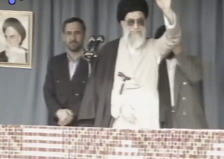 فیلم| قاب تاریخی از میزبانی بختیاری‌ها؛ فیلم حضور رهبر شهید در ایذه