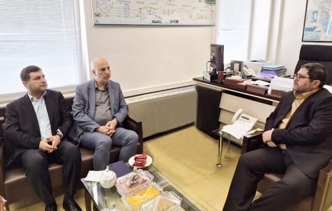ملاقات سرپرست اداره کل نوسازی مدارس استان با مهندس دارابی، مدیرکل طرح های عمرانی شرکت ملی نفت ایران